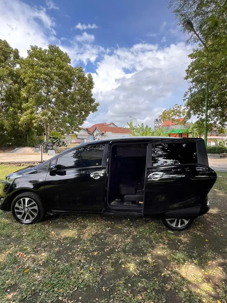 Toyota sienta G matic 2017 hitam