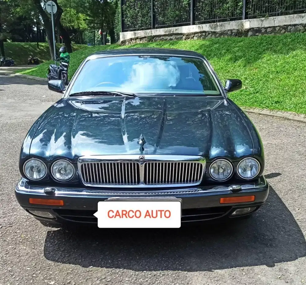 Jaguar Sovereign 1996 Hijau Metalik Antik