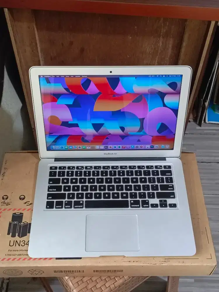Dijual MacBook Air 13 inch 2017 core i5