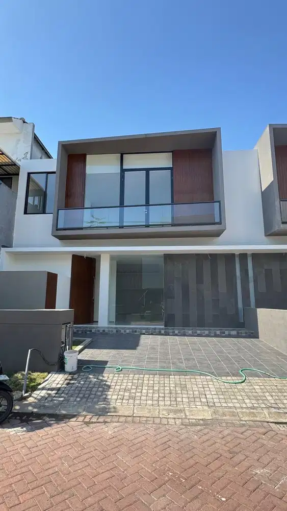 Dijual Rumah Baru Gress Dian Istana Dekat Graha Family Surabaya Barat