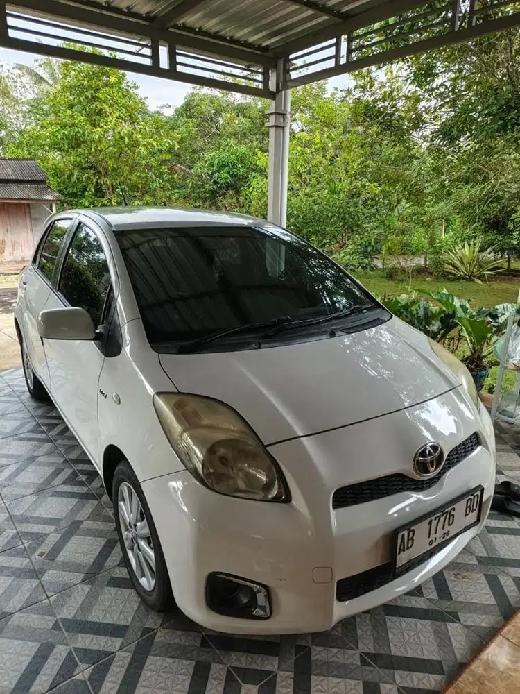 Yaris J MT 2012
