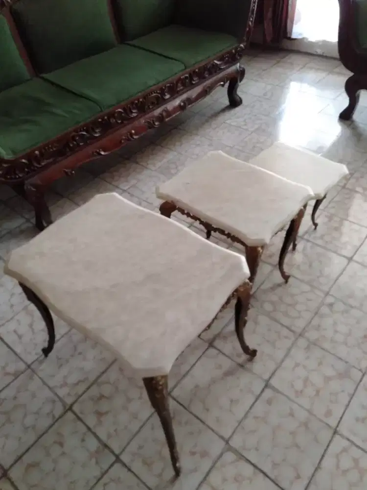 Meja marmer 1 set (3 meja). Lokasi di Sleman DIY.