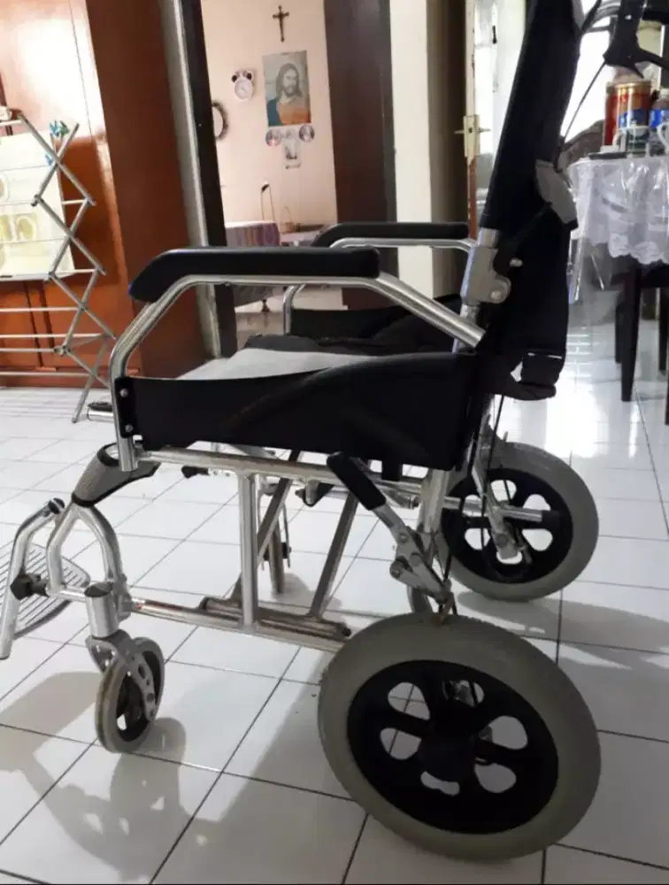 Jual BU kursi roda mulus seperti baru