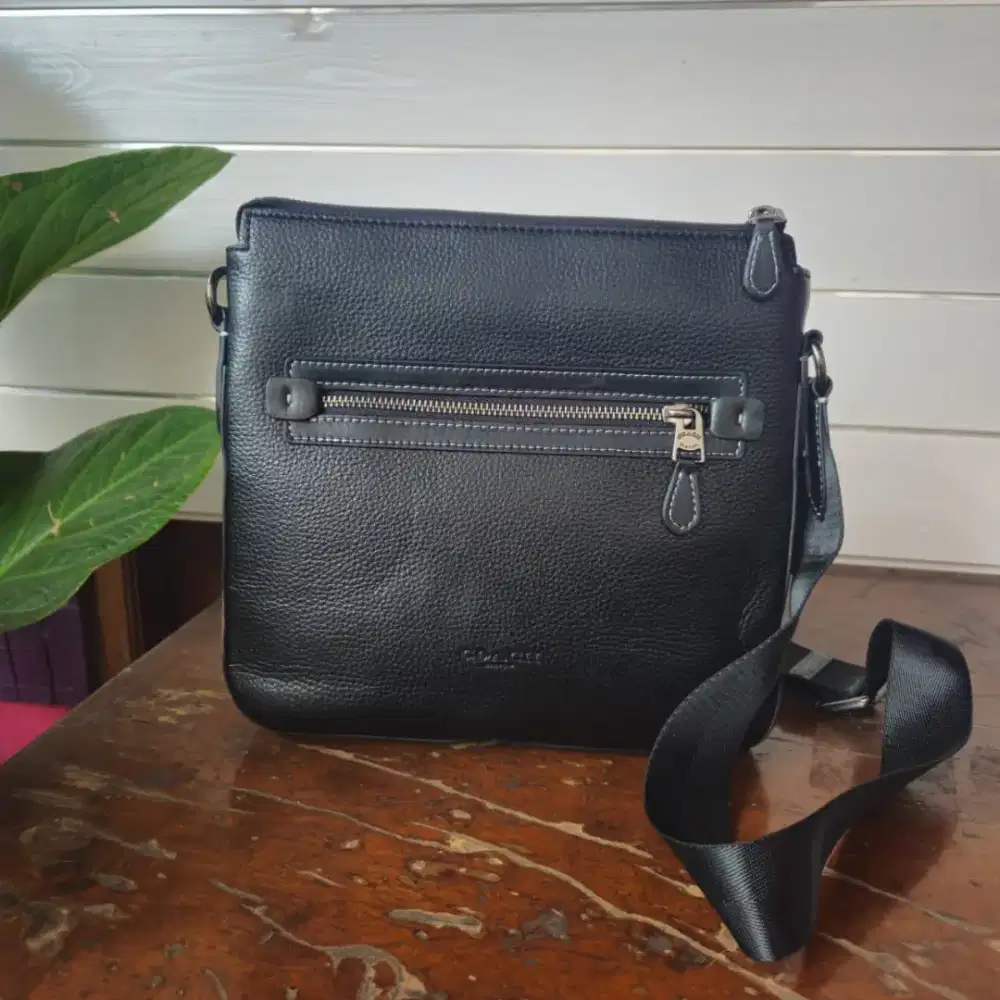 COQCH SLING BAG FOR MEN