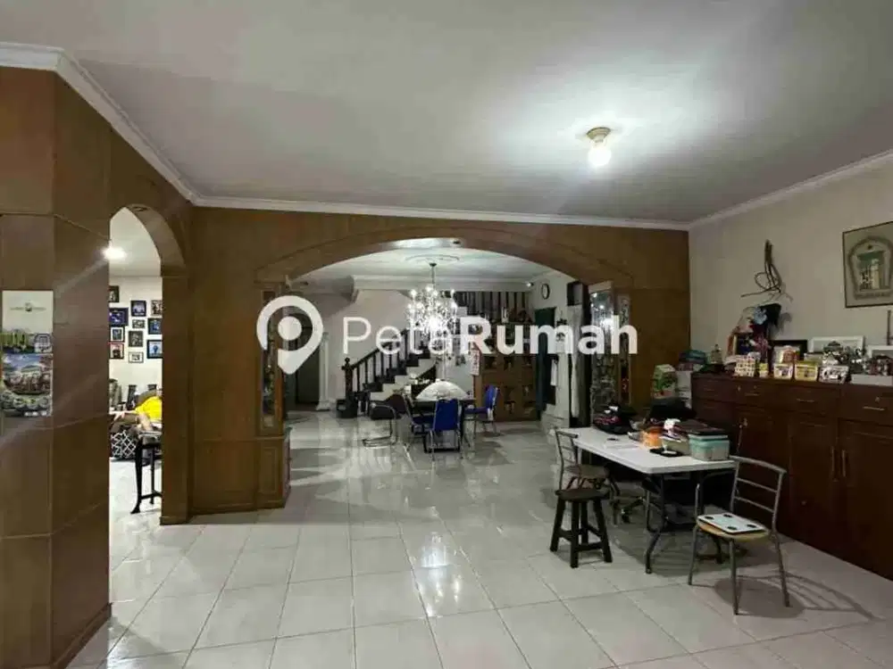 VILLA SIAP HUNI KOMPLEKS FAVORIT CEMARA ASRI HADAP TIMUR SELATAN