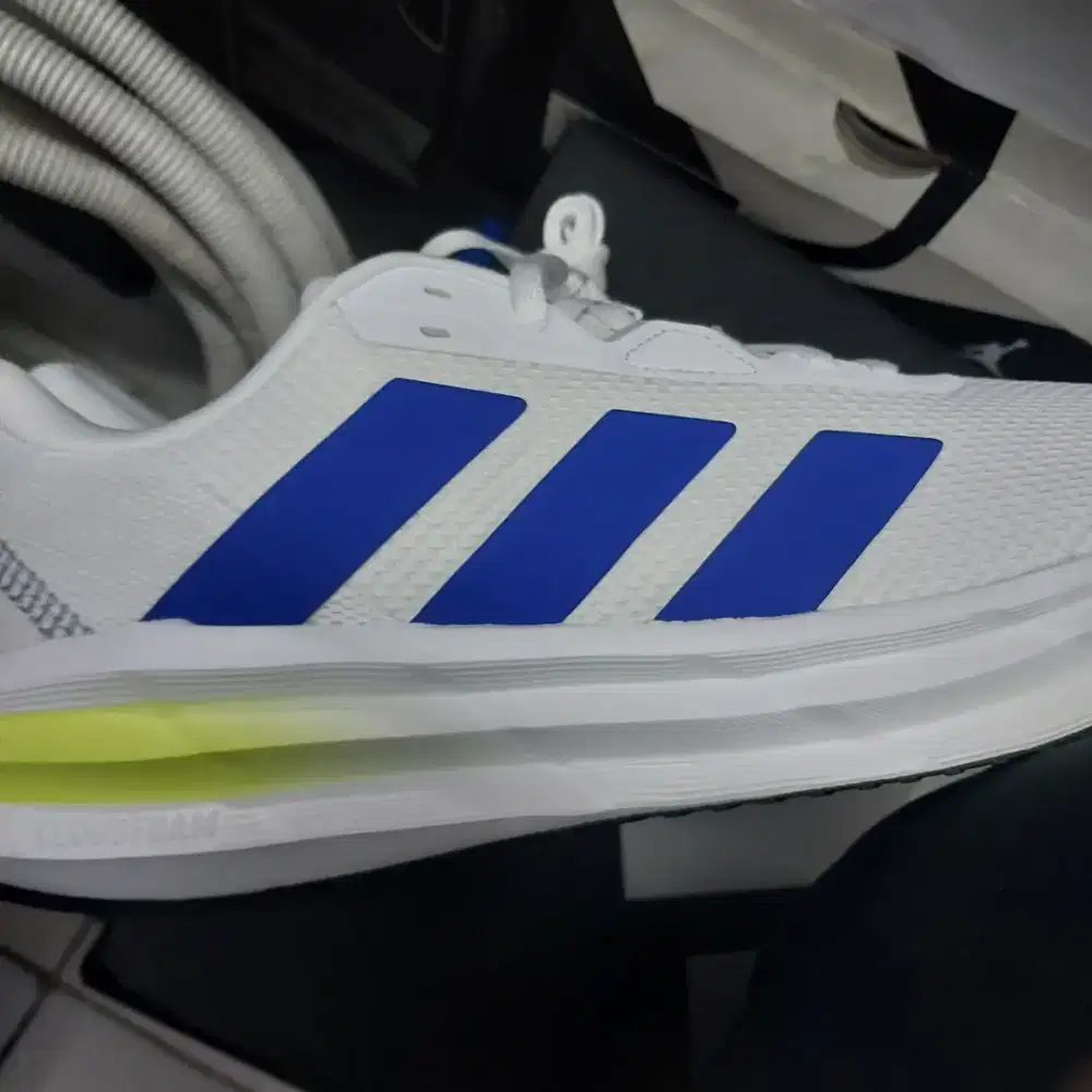 Sepatu Running Adds Galaxy 7