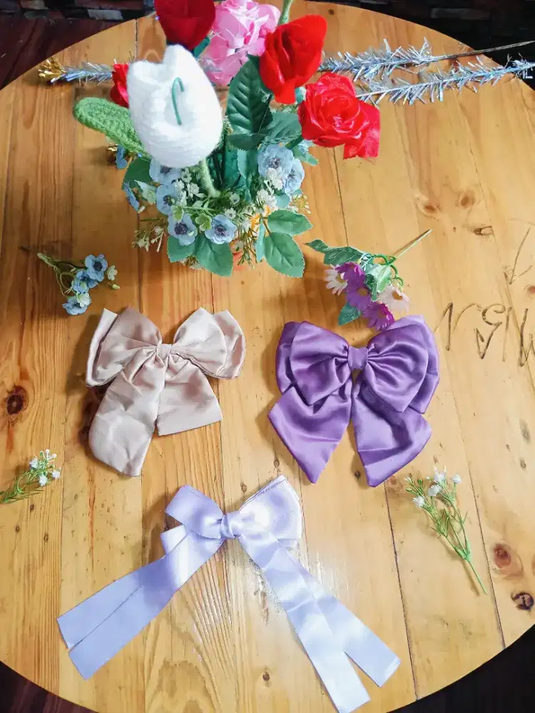 Pita Jepit Rambut – Aksesoris Rambut yang Manis dan Elegan