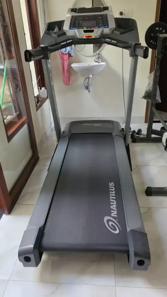 Alat treedmill fitnes