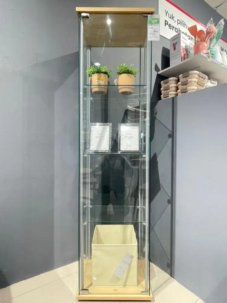 Lemari Pajangan Full Kaca