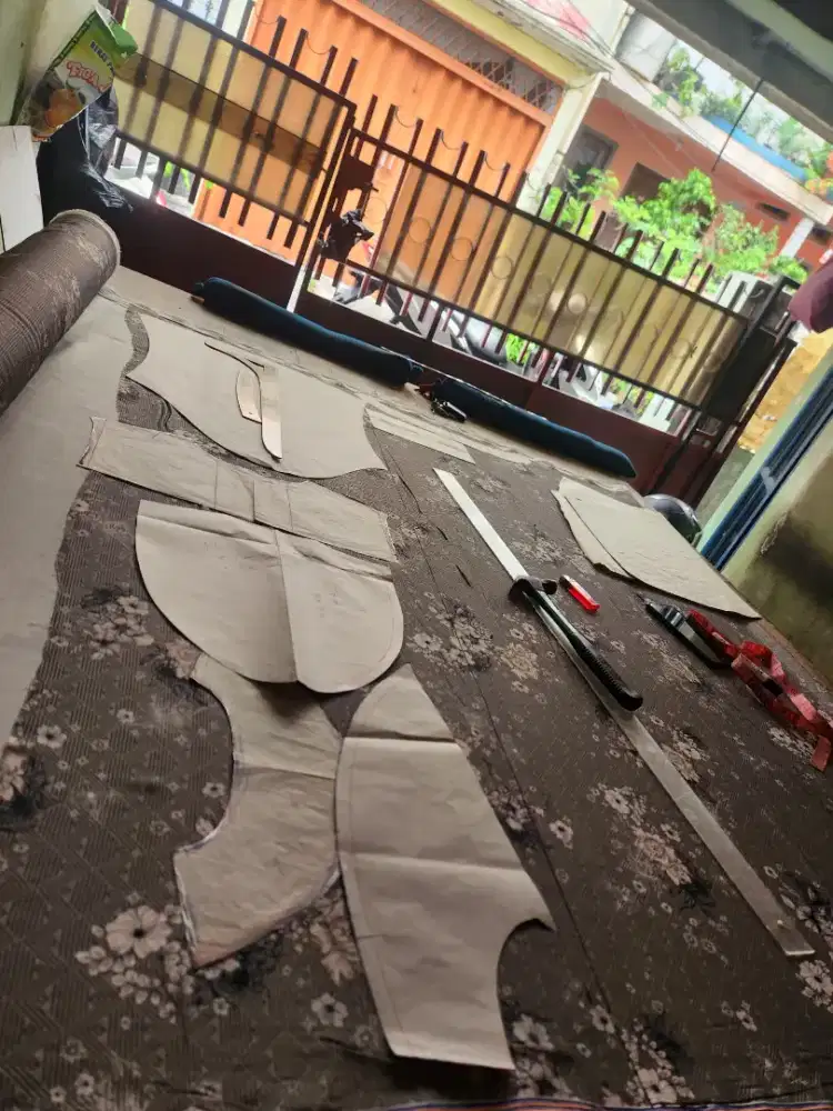 Tukang jahit berpengalaman