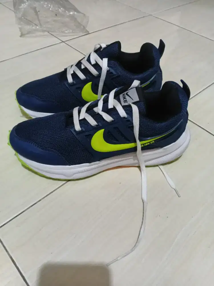 Sepatu Olahraga Nike New 270