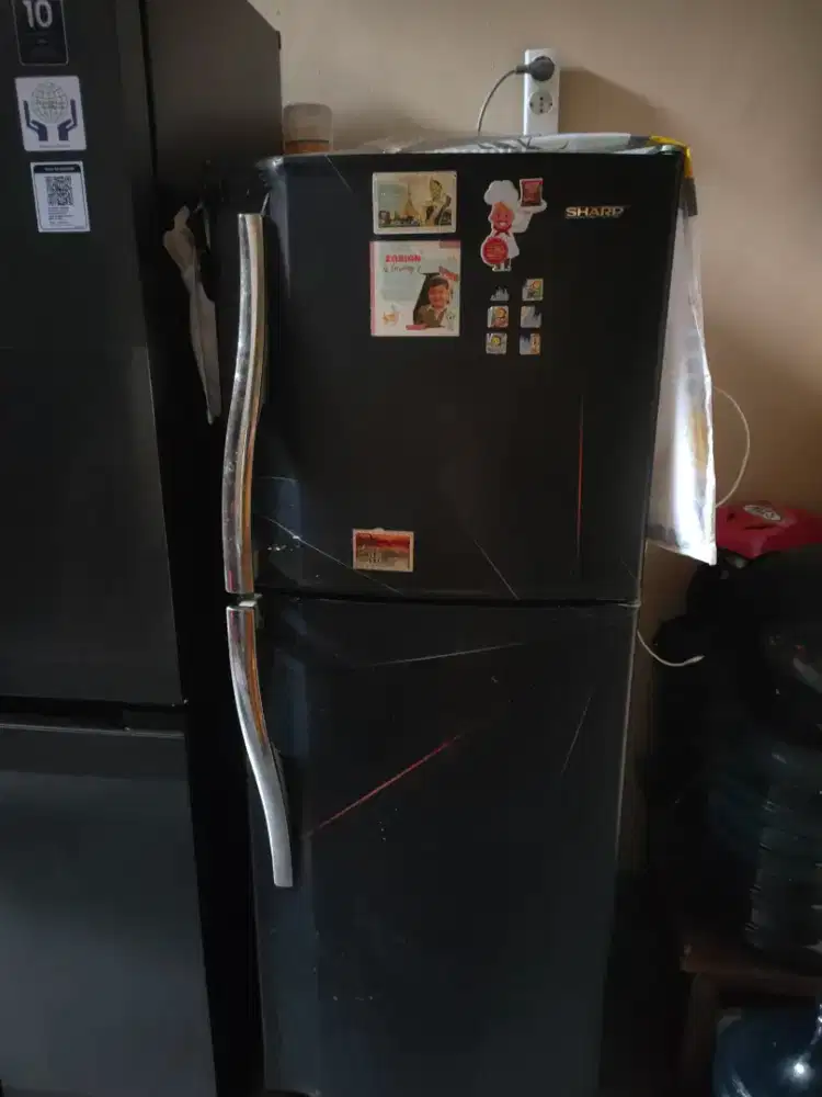 Kulkas 2 pintu boleh nego tipis