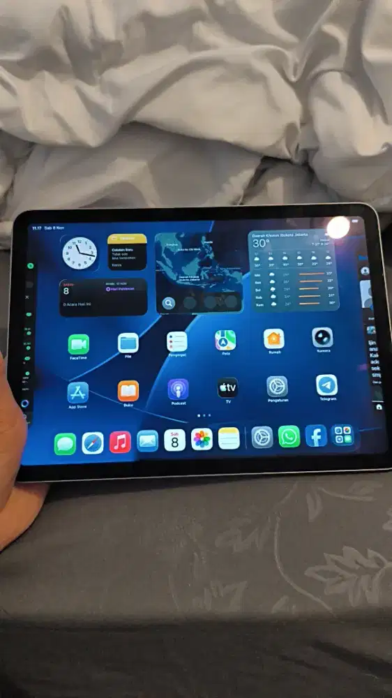 ipad air m3 128 ibox wifi only,garansi sampe oktober 2026