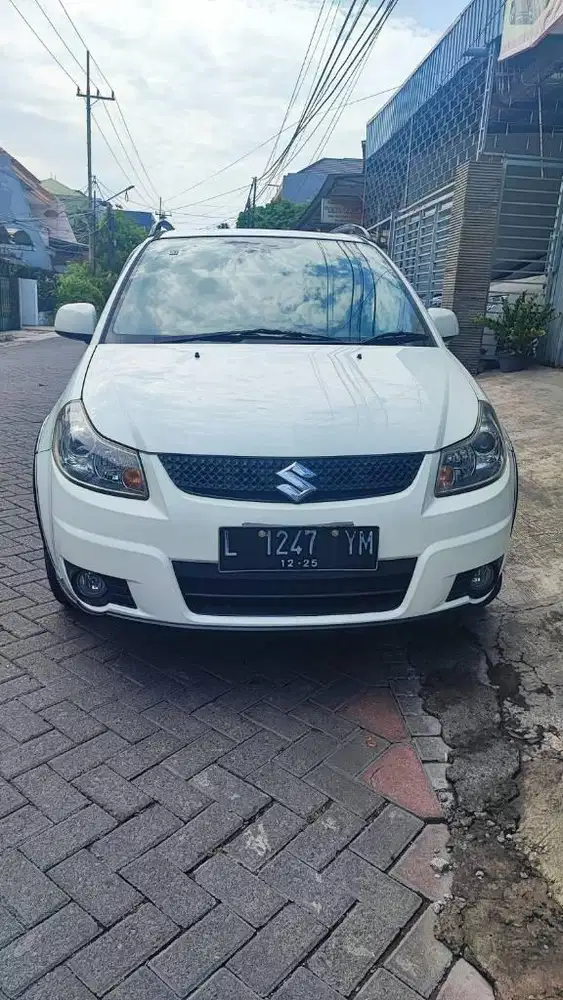 (Low KM) Suzuki SX4 X Over 2012 Matic AT Putih Metik Jazz 2011 Yaris
