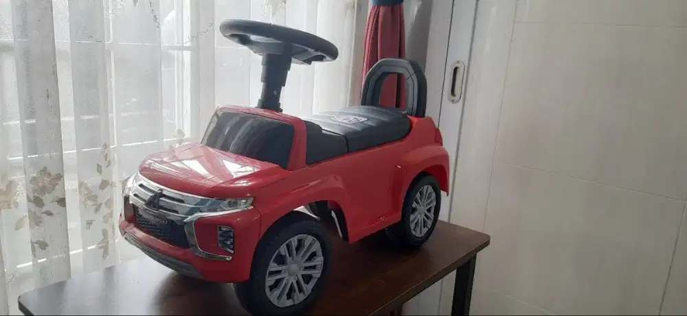 (PRELOVED) (GARAGE SALE) Mainan Anak Mobil Mobilan Dorong Xpander Main