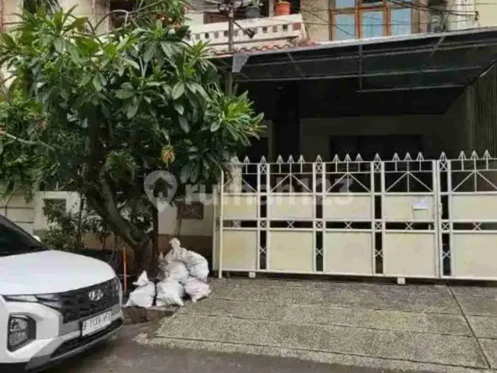 Disewakan Rumah Pluit Semi Furnish Siap Huni