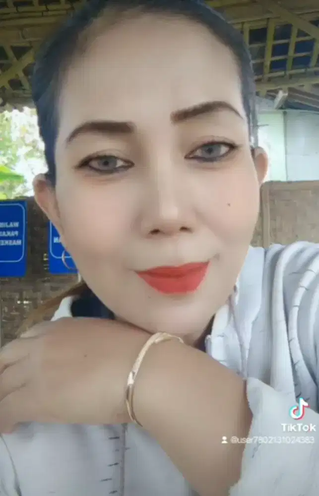 Mencari pekerjaan , jaga warung atau kerja sama dll