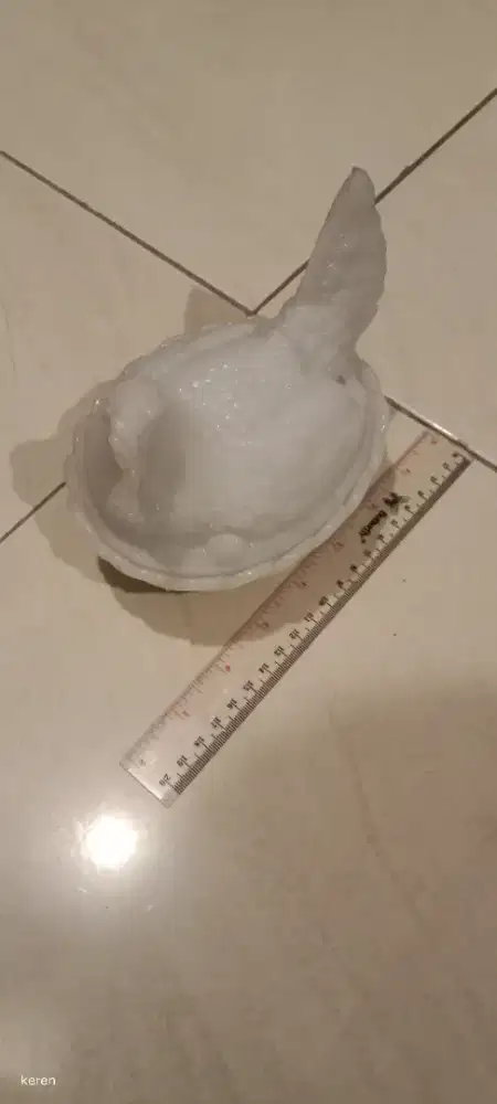 Pajangan Antik ayam kaca susu