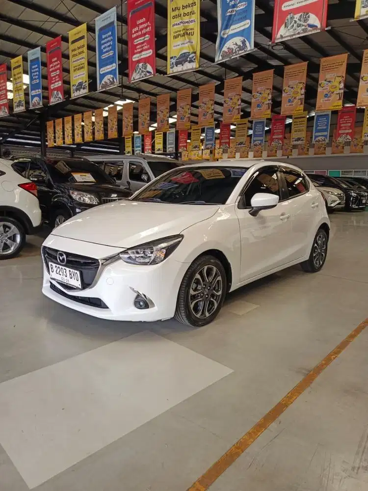 SUPER LOW KM MULUS ANTIK LIKE NEW ! Mazda 2 1.5 R AT 2018 2019 Putih