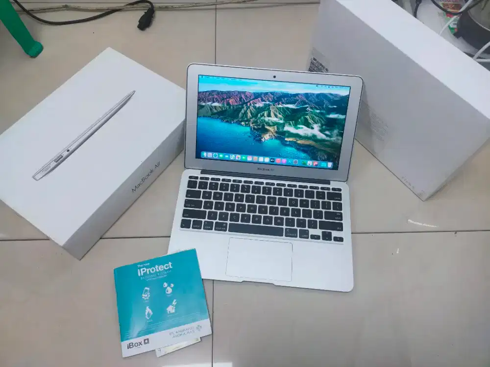 Dijual MacBook Air 11inch Ex ibox Mulus lengkap CC 270 Siap mulus