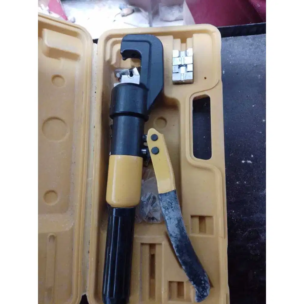 Tang Press Skun Haston (4–80)