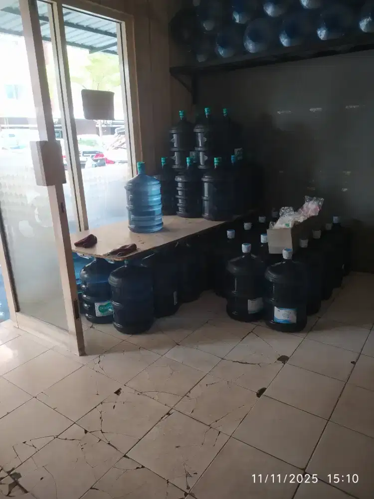 Dibutuhkan kurir air galon, gas, air botol kardusan, beras dan lainnya