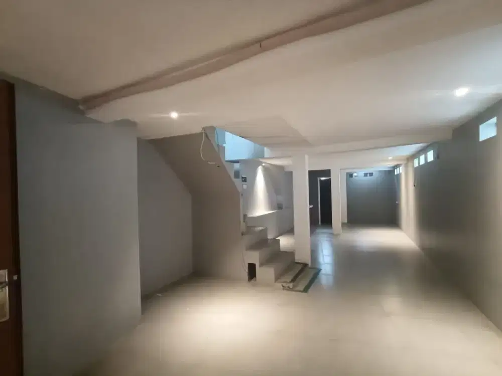 DI SEWAKAN RUANG USAHA SEMI FURNISH DI AREA PANGLIMA POLIM KEBAYORAN BARU JAKARTA SELATAN