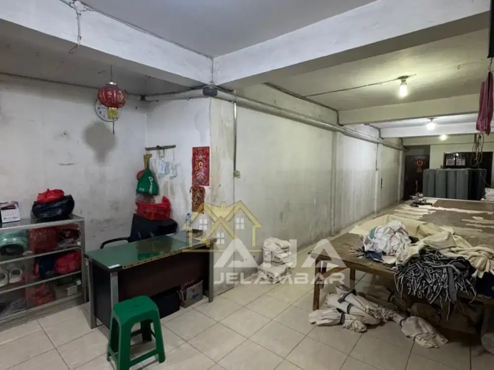 ANA RUMAH LT.127M BENTUK TANAH L DI JELAMBAR