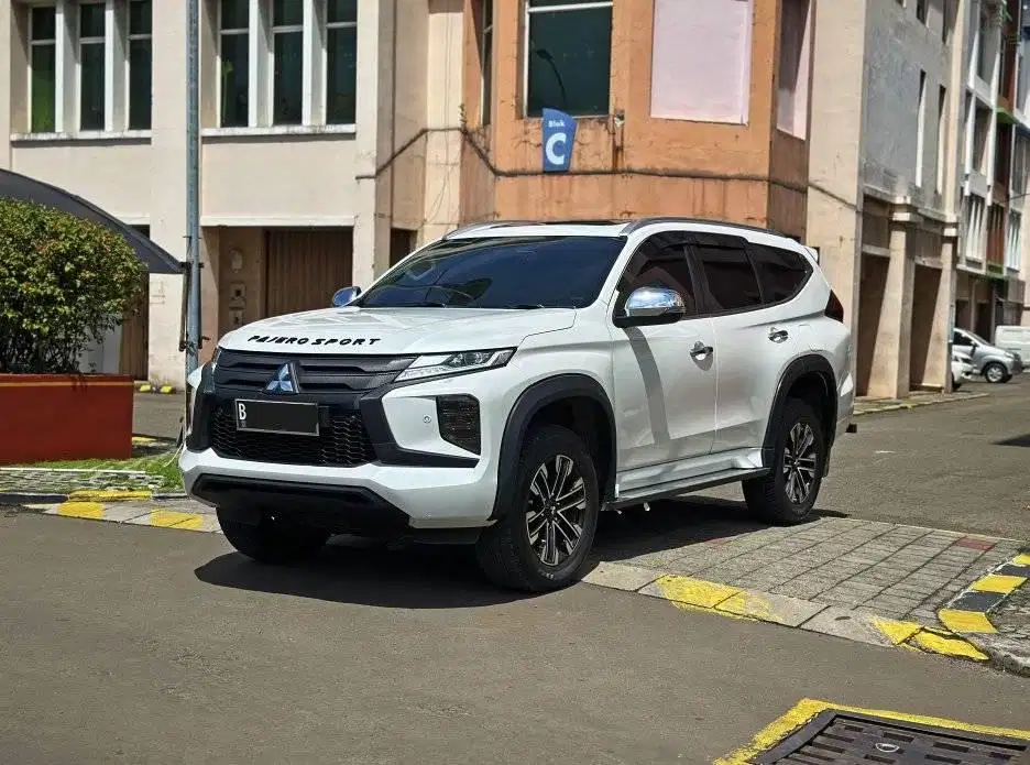 2022 Mitsubishi Pajero Sport Dakar Diesel Putih AT KM 30rb Record