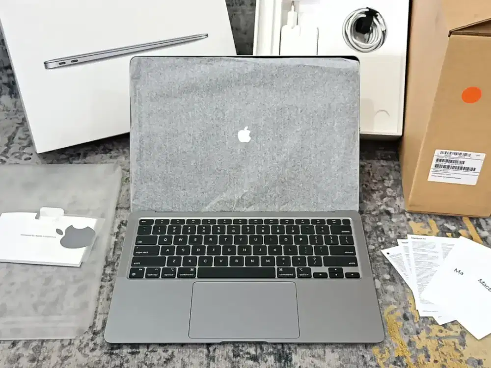 MacBook Air M1 2020 13 Retina 8GB 256GB Gray iBox Garansi 5 MAR 2026