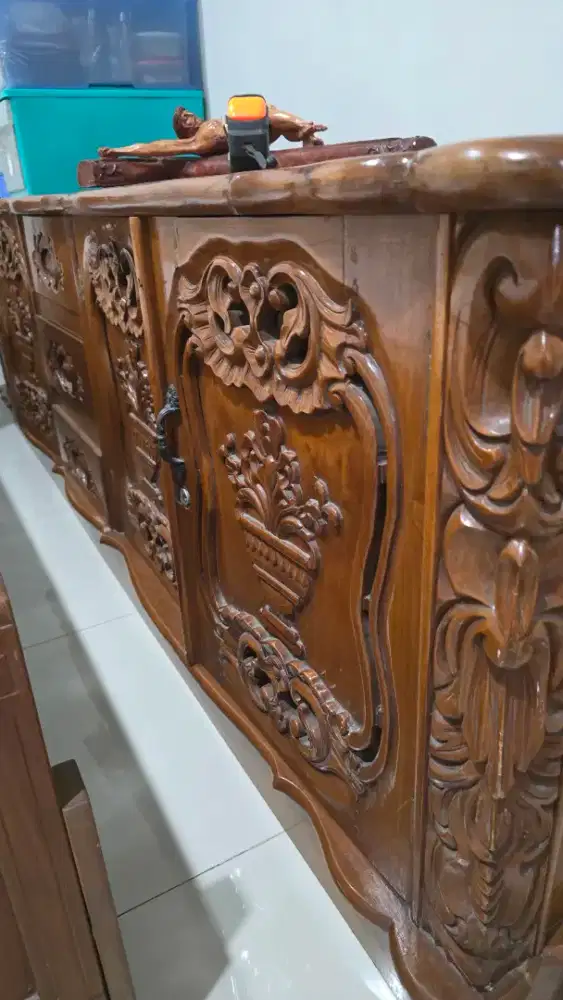 Lemari ukir kayu jati laci