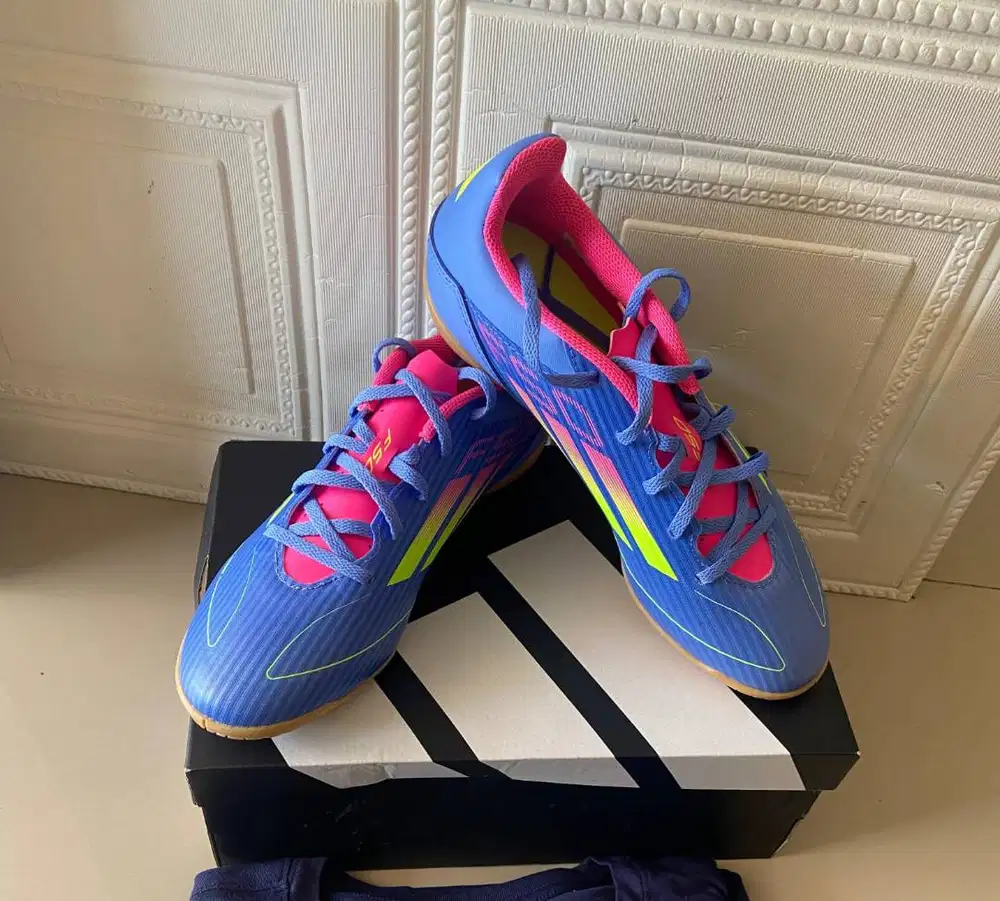 ADIDAS F50 CLUB IN BNWT SIZE 42.5