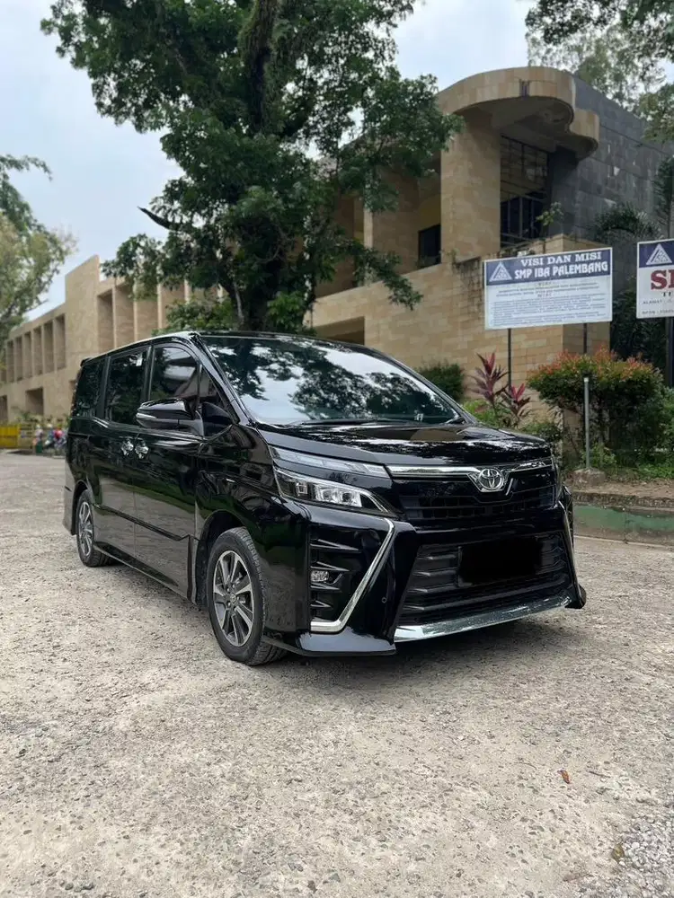 (SANGAT ORISINIL!!) TOYOTA VOXY 2.0 MATIC 2019