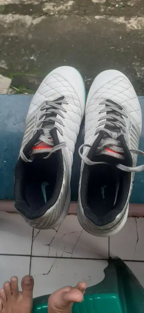 Sepatu futzal size 43