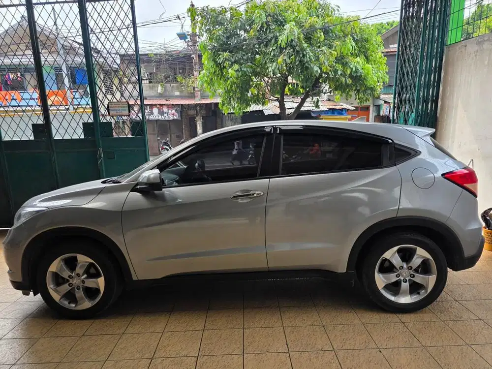 Honda HRV SILVER 2017 E CVT AT