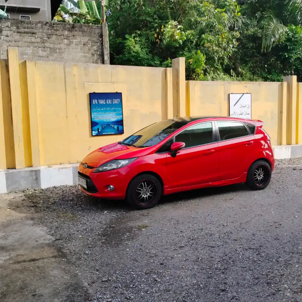 Dijual Ford fiesta 2012