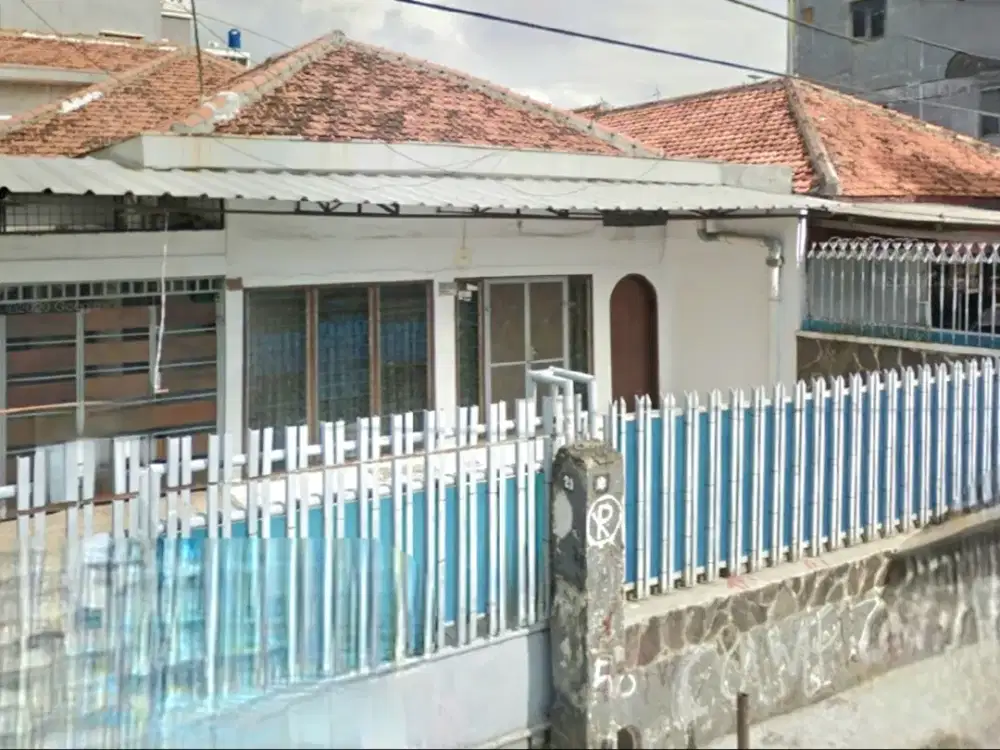 Rumah tua masih kokoh di Tanah Sereal Raya, Tambora. Bisa untuk hunian maupun usaha