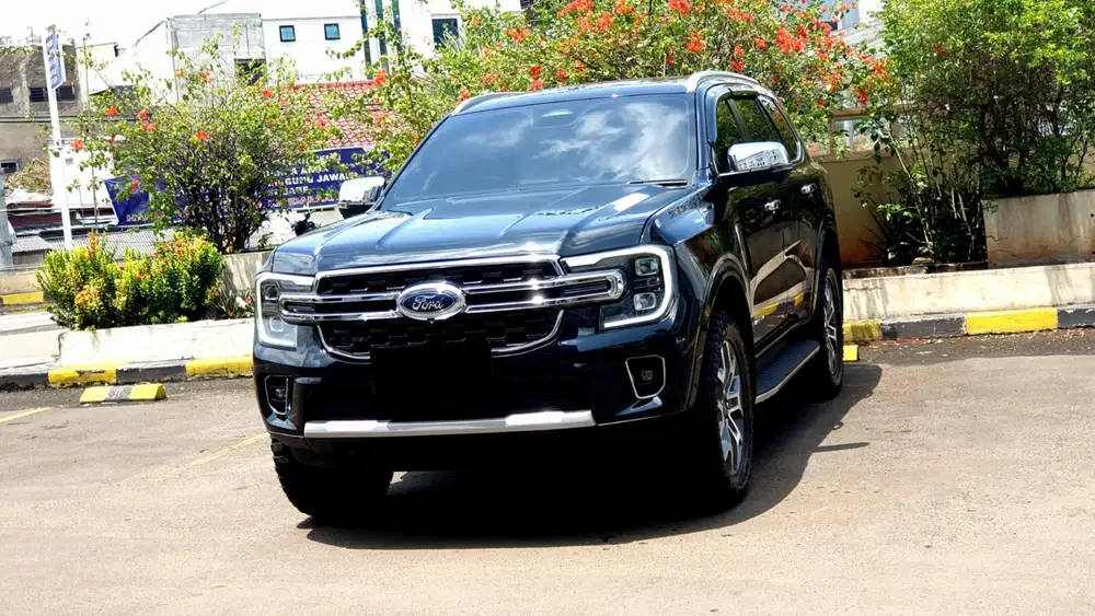 Ford everest titanium turbo awd 2024 hitam diesel