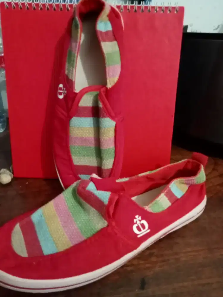 Saya mau jual sepatu santai