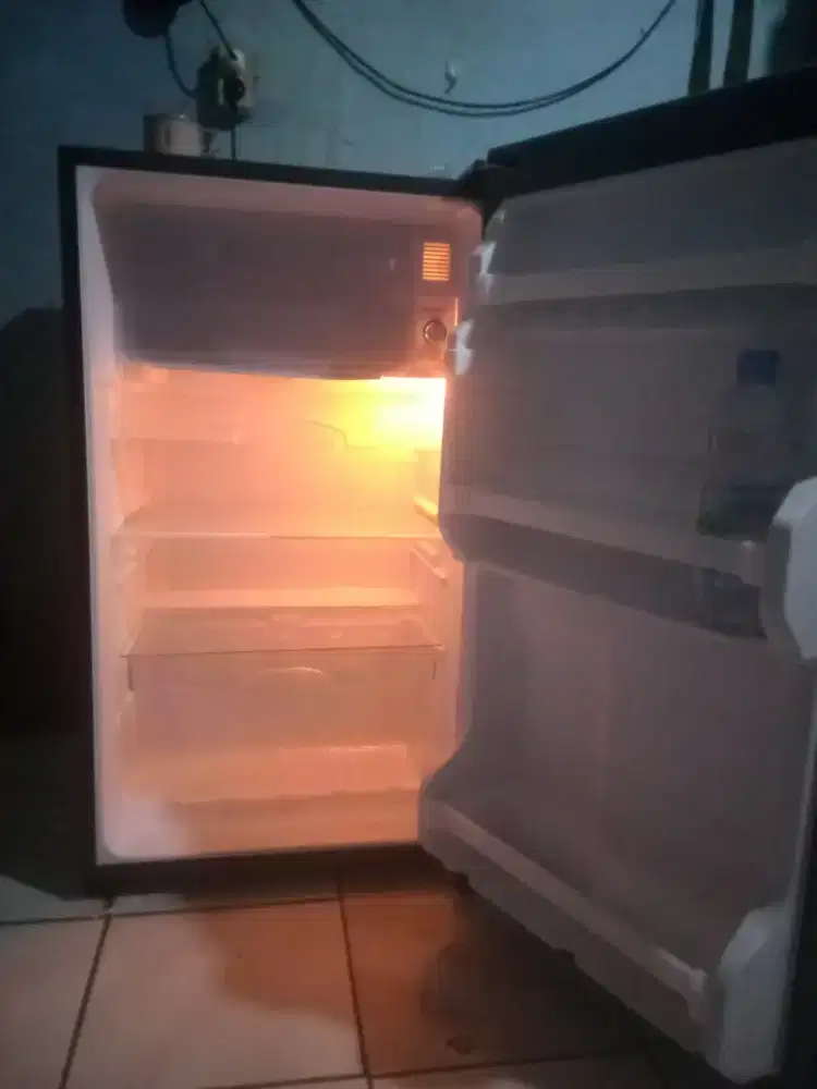 Jual lemari es model SHARP 1 pintu