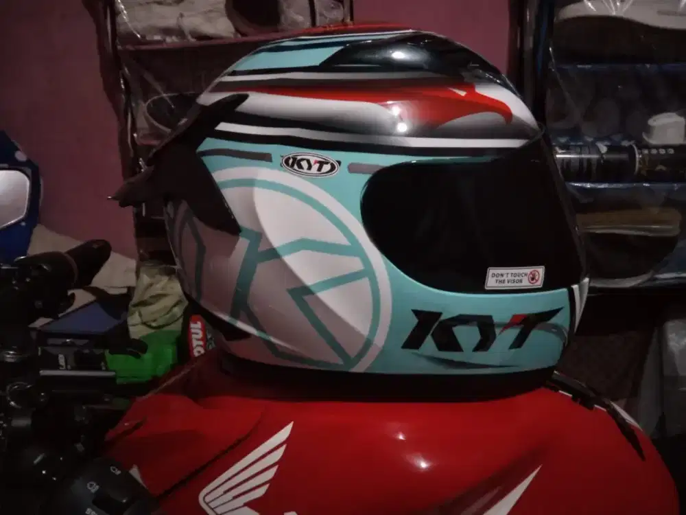 Helm KYT R10 size L