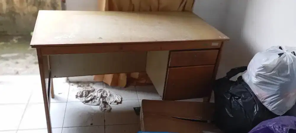 Meja Kerja Bekas Kantor