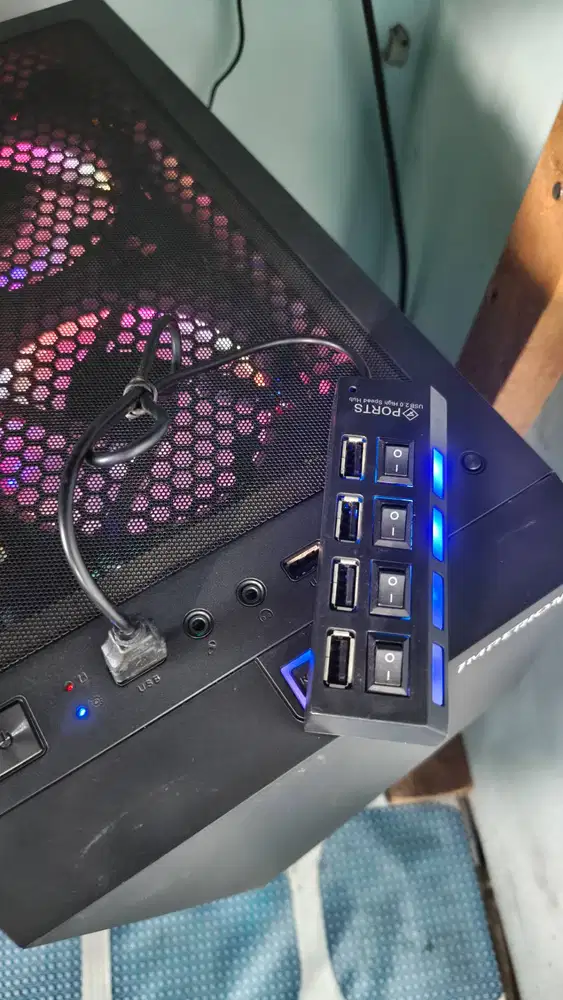 USB Hub 4 Port Saklar On Off USB 2.0 Kondisi Bekas, Normal dan Bagus