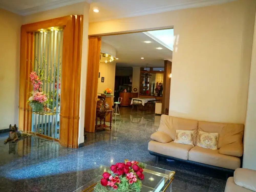Rumah Di Pantai Mutiara Jakarta Utara Luas 23x23m 2,5 Lantai Semi Furnished