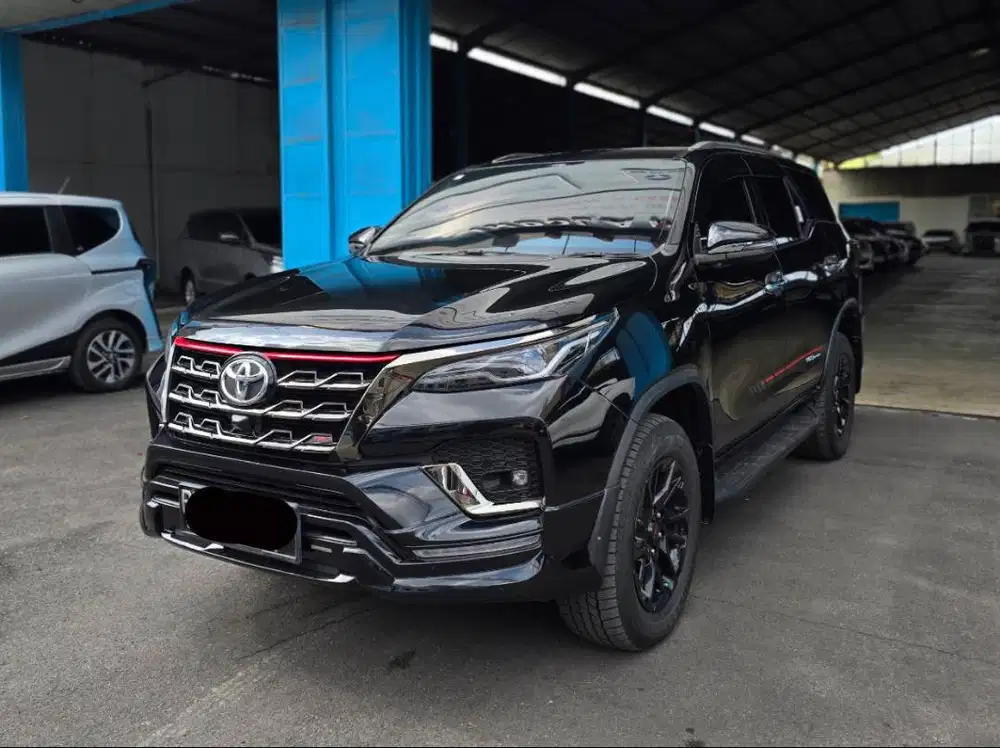 Toyota Fortuner 2.4 VRZ TRD Diesel AT Matic 2021 / GR Sport