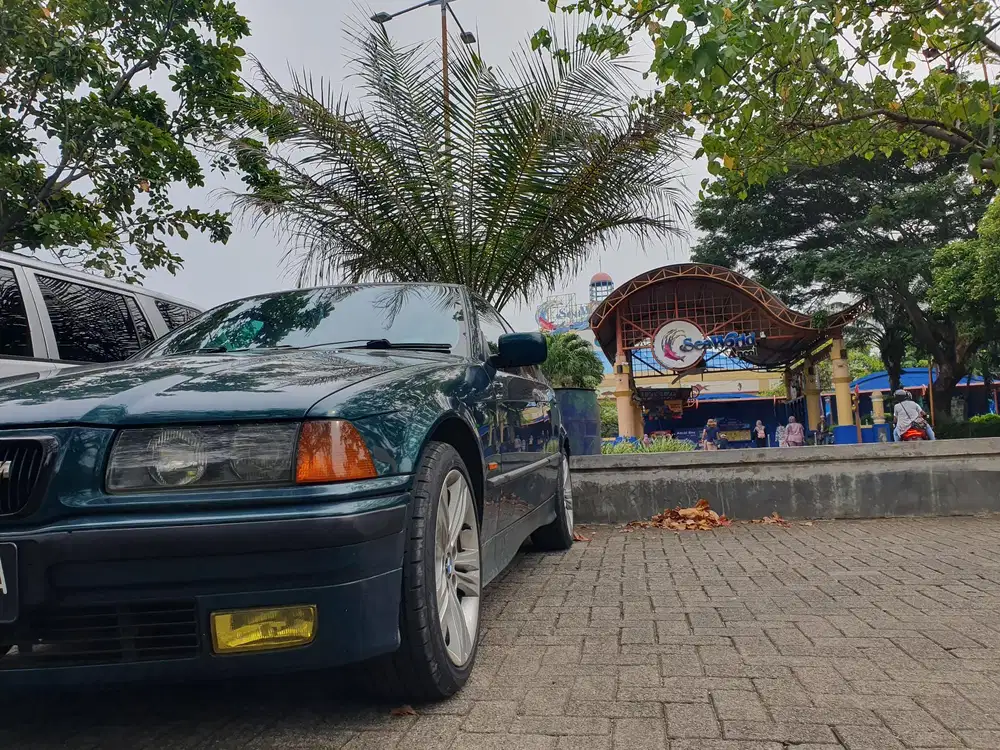 BMW 318i 1997 Bensin