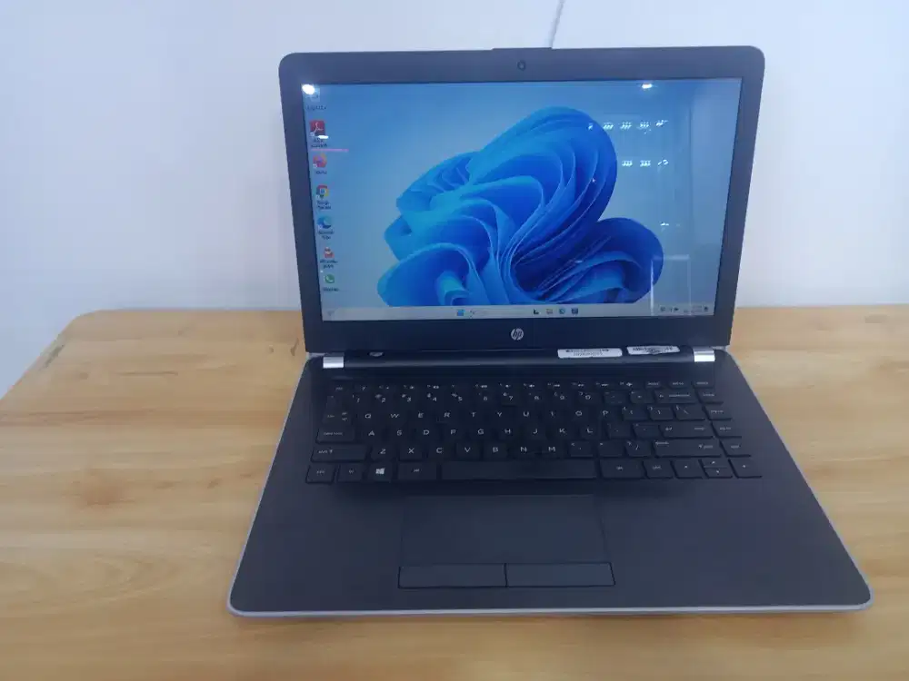 Hp 14-bs011TX core i5 -7200 ram 4 GB  SSD 256 win 11