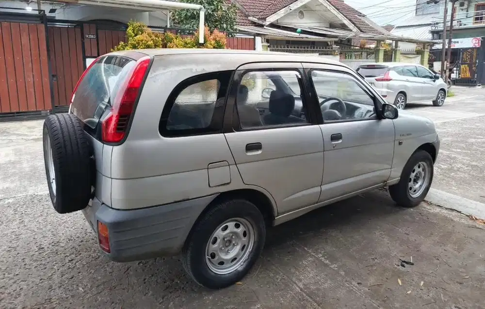 Dijual Mobil Daihatsu Taruna 2000 CL Orsinil