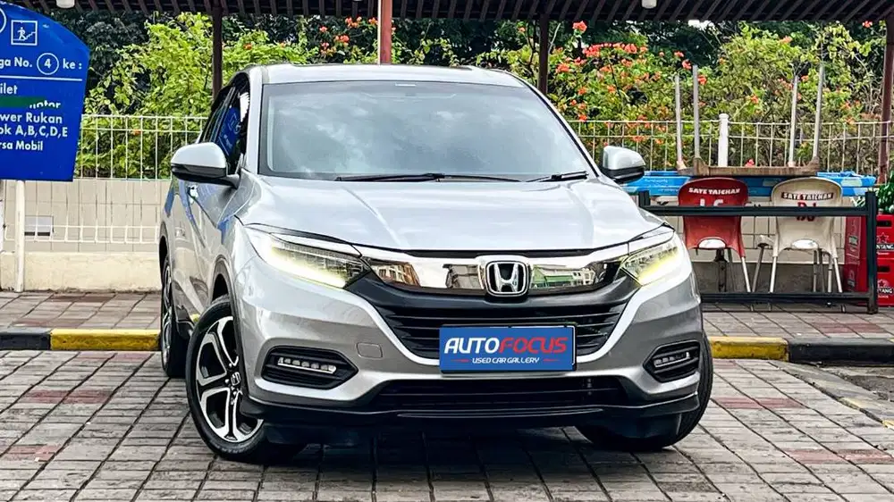 Honda Hrv 1.5 L SE AT nik 2021 Silver Metalik Low Km 24rban asli recor