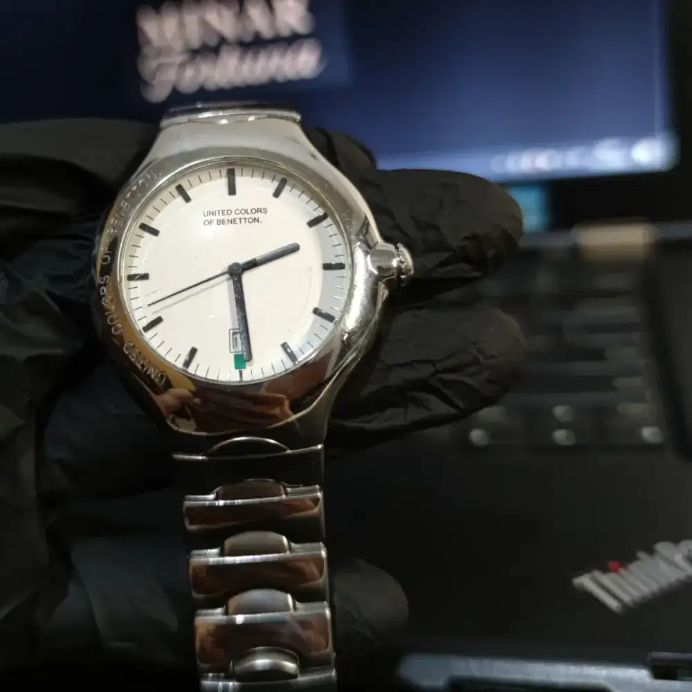 Jam United Colors of Benetton bukan seiko